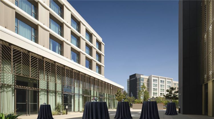Hilton Arcadia Exterior