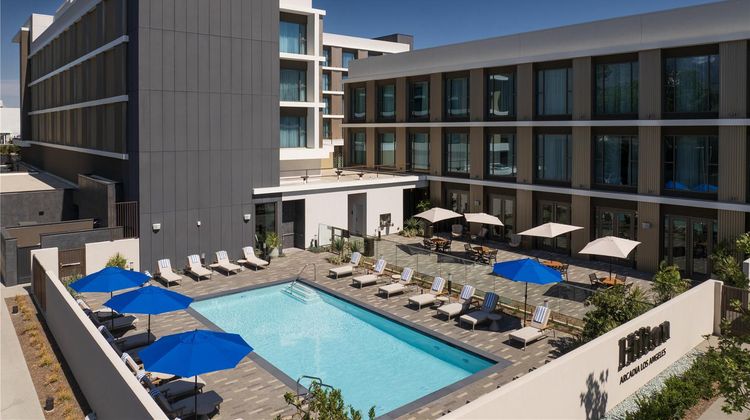 Hilton Arcadia Los Angeles Pool