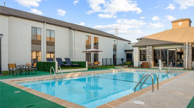 <b>Courtview Hotel Pool</b>. Images powered by <a href="https://iceportal.shijigroup.com/" title="IcePortal" target="_blank">IcePortal</a>.