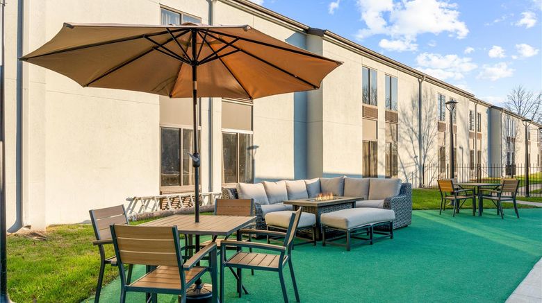 <b>Courtview Hotel Pool</b>. Images powered by <a href="https://iceportal.shijigroup.com/" title="IcePortal" target="_blank">IcePortal</a>.