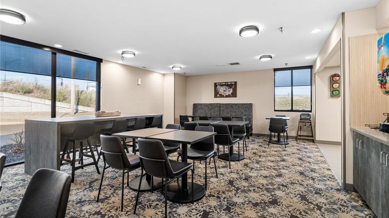 <b>Courtview Hotel Restaurant</b>. Images powered by <a href="https://iceportal.shijigroup.com/" title="IcePortal" target="_blank">IcePortal</a>.