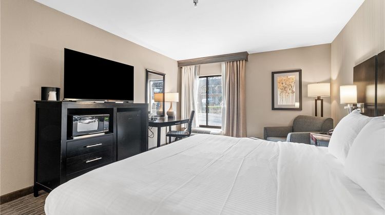 Courtview Hotel Room