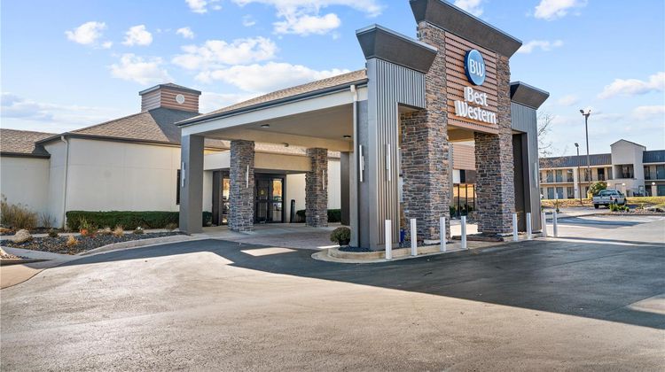 Courtview Hotel Exterior