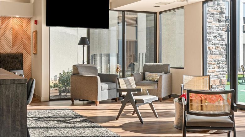 <b>Courtview Hotel Lobby</b>. Images powered by <a href="https://iceportal.shijigroup.com/" title="IcePortal" target="_blank">IcePortal</a>.
