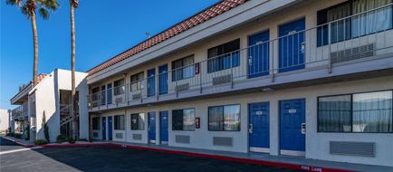 Rodeway Inn & Suites Rancho Mirage Exterior