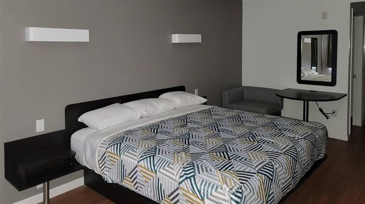 Rodeway Inn & Suites Rancho Mirage Room