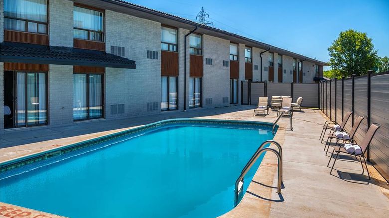 <b>Quality Inn Chatham Pool</b>. Images powered by <a href="https://iceportal.shijigroup.com/" title="IcePortal" target="_blank">IcePortal</a>.