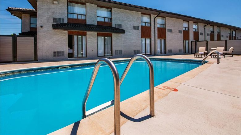 <b>Quality Inn Chatham Pool</b>. Images powered by <a href="https://iceportal.shijigroup.com/" title="IcePortal" target="_blank">IcePortal</a>.