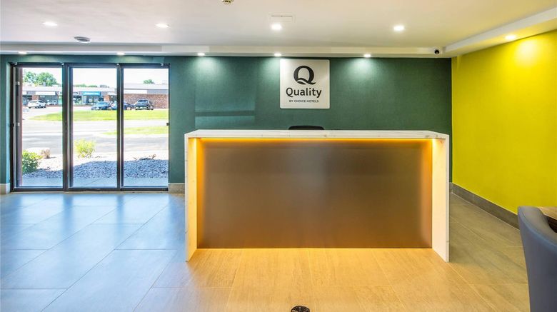 <b>Quality Inn Chatham Lobby</b>. Images powered by <a href="https://iceportal.shijigroup.com/" title="IcePortal" target="_blank">IcePortal</a>.