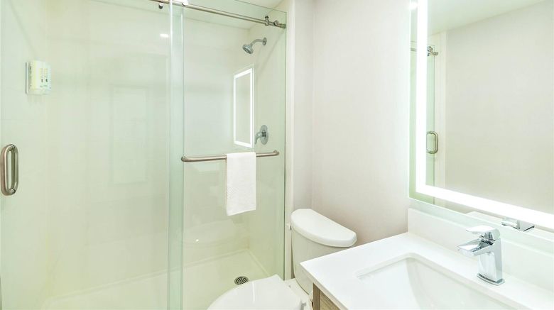 <b>Quality Inn Chatham Room</b>. Images powered by <a href="https://iceportal.shijigroup.com/" title="IcePortal" target="_blank">IcePortal</a>.