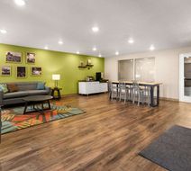 WoodSpring Suites Bowling Green I-65 Lobby