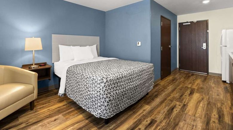 <b>WoodSpring Suites Bowling Green I-65 Suite</b>. Images powered by <a href="https://iceportal.shijigroup.com/" title="IcePortal" target="_blank">IcePortal</a>.