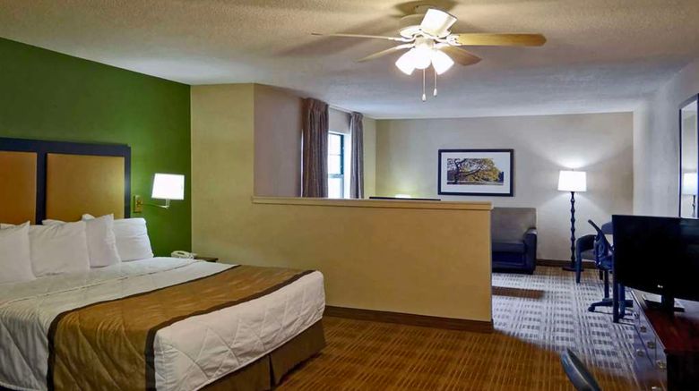 <b>Suburban Studios Minneapolis Bloomington Room</b>. Images powered by <a href="https://iceportal.shijigroup.com/" title="IcePortal" target="_blank">IcePortal</a>.