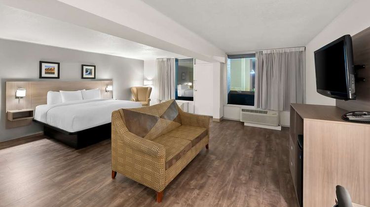 Clarion Inn & Suites and Convention Ctr Suite