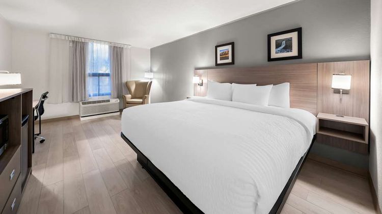Clarion Inn & Suites and Convention Ctr Room