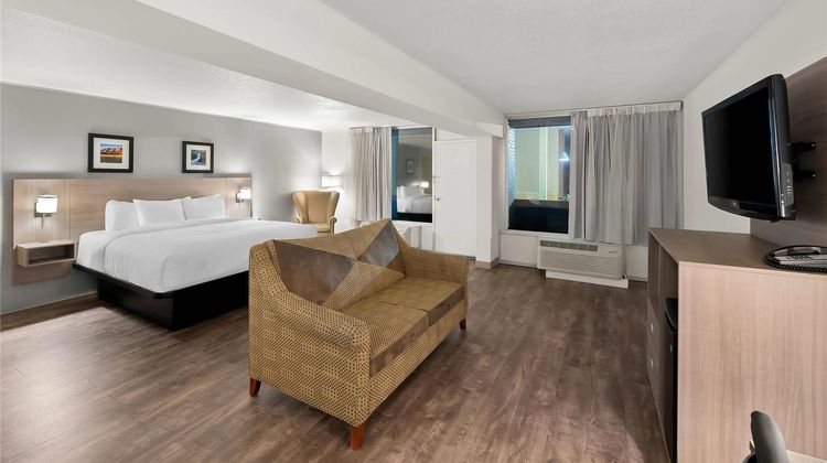 Clarion Inn & Suites and Convention Ctr Suite
