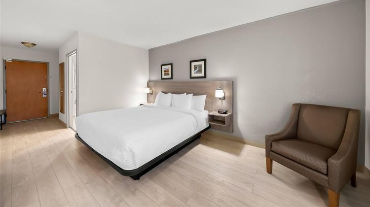 Clarion Inn & Suites and Convention Ctr Room