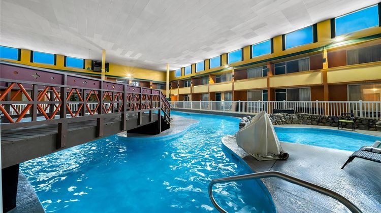 Clarion Inn & Suites and Convention Ctr Pool