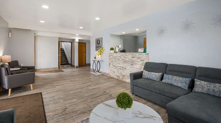 Quality Inn Oneida Lobby
