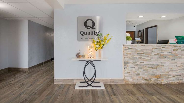 Quality Inn Oneida Lobby