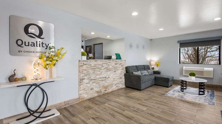 Quality Inn Oneida Lobby