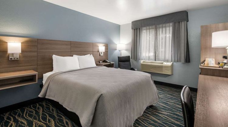 Quality Inn Oneida Room