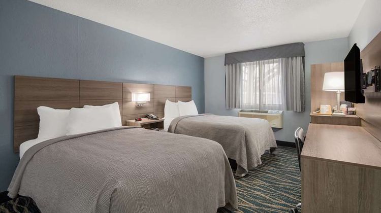 Quality Inn Oneida Room