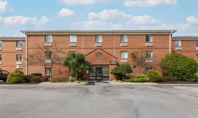 Suburban Studios Copley Akron West Exterior