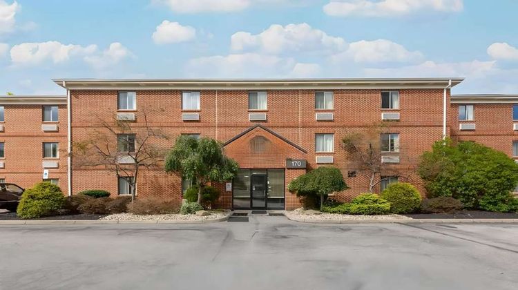 Suburban Studios Copley Akron West Exterior