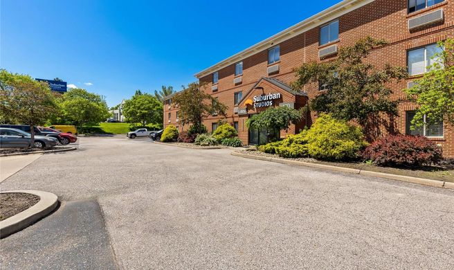 Suburban Studios Copley Akron West Exterior