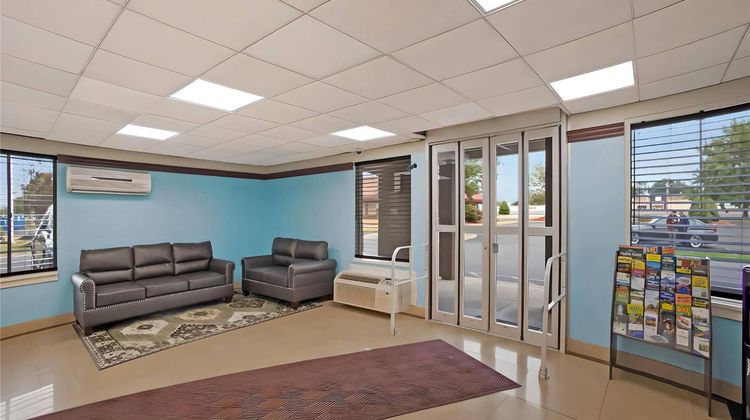 Econo Lodge Allentown North Lobby