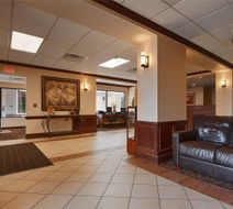 Quality Inn and Suites Williamsport Lobby