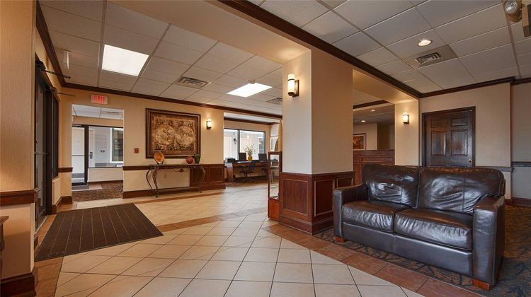 Quality Inn and Suites Williamsport Lobby
