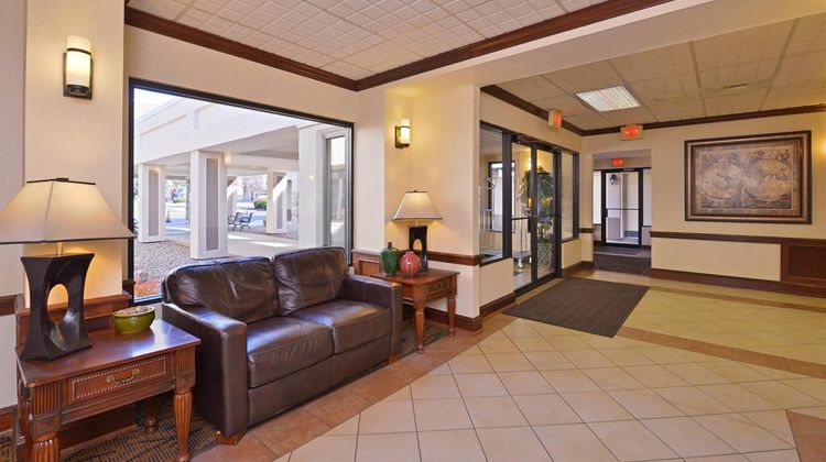 Quality Inn and Suites Williamsport Lobby
