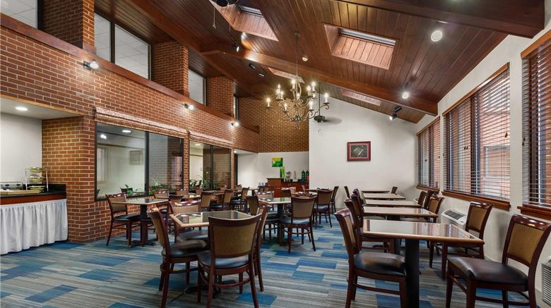 <b>Suburban Studios Restaurant</b>. Images powered by <a href="https://iceportal.shijigroup.com/" title="IcePortal" target="_blank">IcePortal</a>.