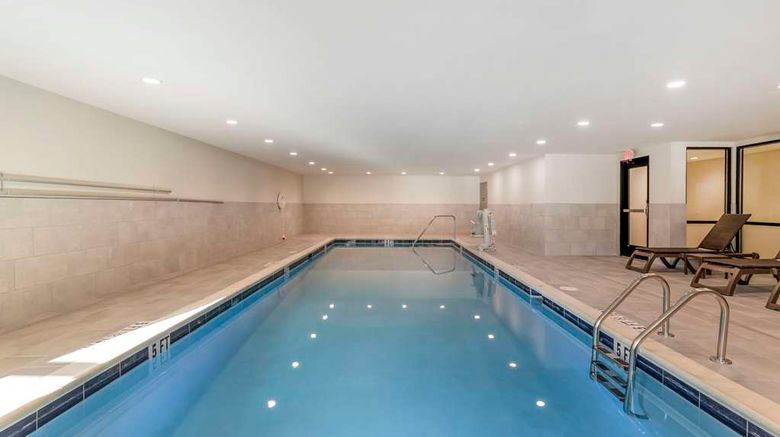 <b>Comfort Suites Downtown-Convention Ctr Pool</b>. Images powered by <a href="https://iceportal.shijigroup.com/" title="IcePortal" target="_blank">IcePortal</a>.