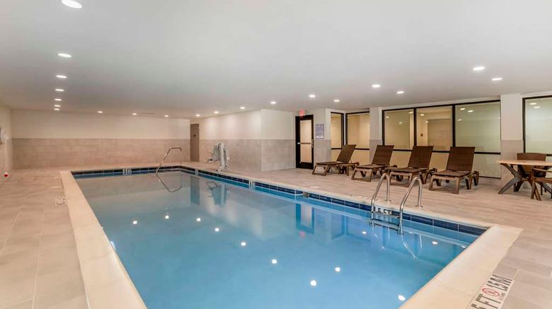 <b>Comfort Suites Downtown-Convention Ctr Pool</b>. Images powered by <a href="https://iceportal.shijigroup.com/" title="IcePortal" target="_blank">IcePortal</a>.
