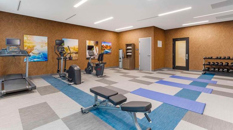 <b>Comfort Suites Downtown-Convention Ctr Health</b>. Images powered by <a href="https://iceportal.shijigroup.com/" title="IcePortal" target="_blank">IcePortal</a>.
