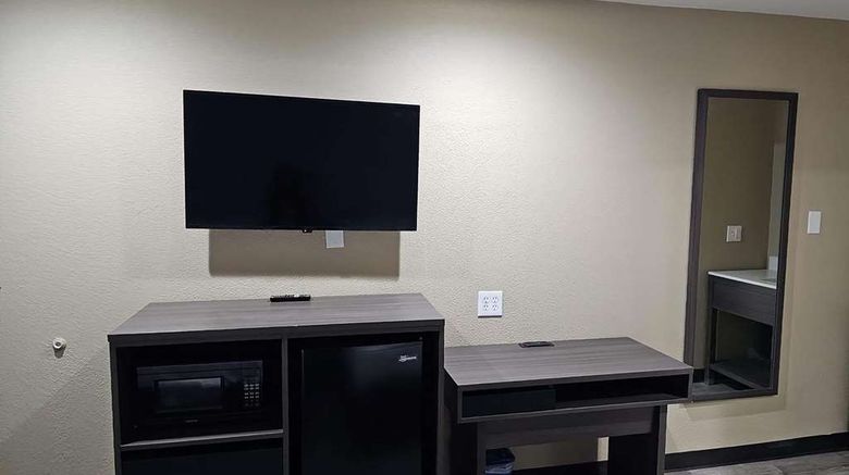 <b>Super 8 by Wyndham Big Spring Room</b>. Images powered by <a href="https://iceportal.shijigroup.com/" title="IcePortal" target="_blank">IcePortal</a>.