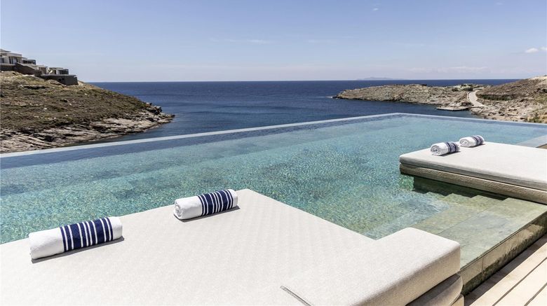<b>One&Only Kea Island Room</b>. Images powered by <a href="https://iceportal.shijigroup.com/" title="IcePortal" target="_blank">IcePortal</a>.