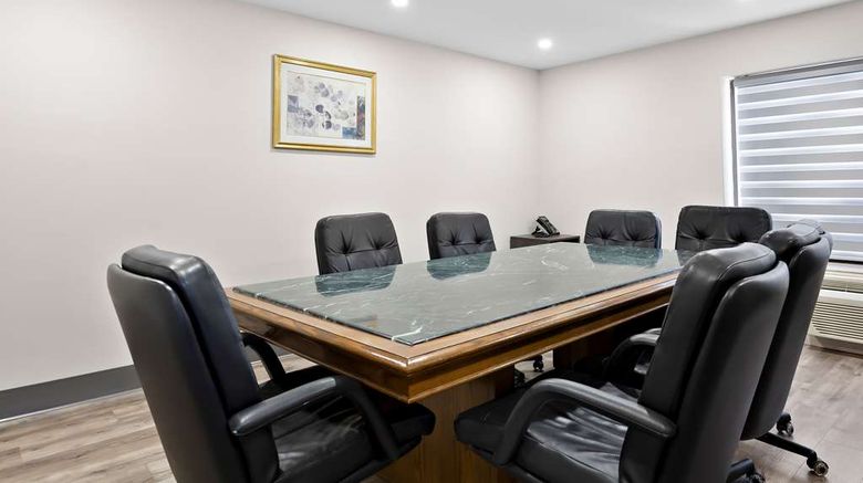 <b>SureStay Plus by Best Western Windsor Meeting</b>. Images powered by <a href="https://iceportal.shijigroup.com/" title="IcePortal" target="_blank">IcePortal</a>.