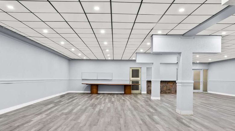 <b>SureStay Plus by Best Western Windsor Ballroom</b>. Images powered by <a href="https://iceportal.shijigroup.com/" title="IcePortal" target="_blank">IcePortal</a>.