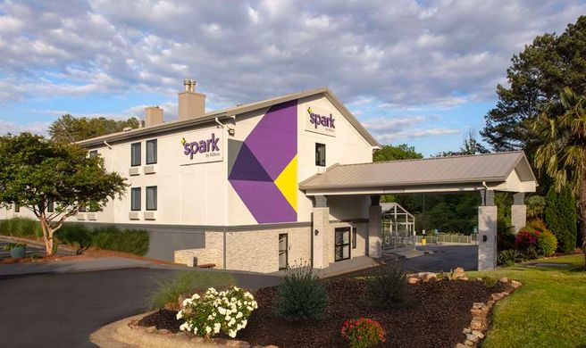 Spark by Hilton Cumberland Ballpark Exterior