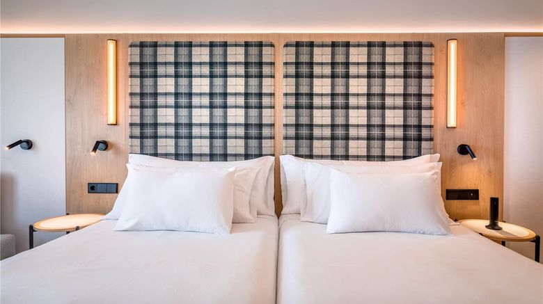 <b>Hotel Felipe IV Suite</b>. Images powered by <a href="https://iceportal.shijigroup.com/" title="IcePortal" target="_blank">IcePortal</a>.