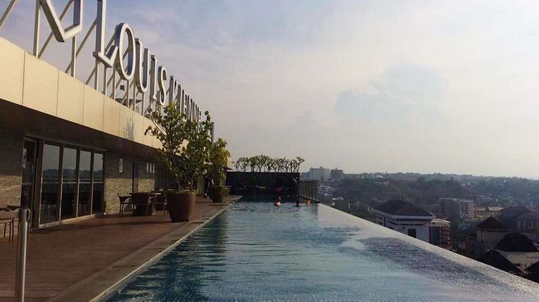 <b>Louis Kienne Hotel Simpang Lima Pool</b>. Images powered by <a href="https://iceportal.shijigroup.com/" title="IcePortal" target="_blank">IcePortal</a>.