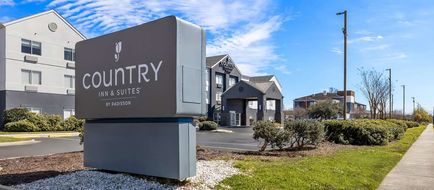 Country Inn & Suite LSU Med Corridor Exterior