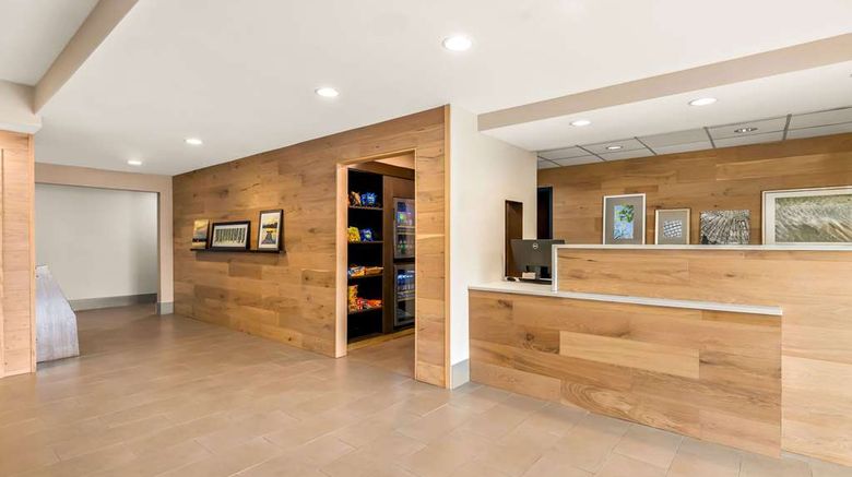 <b>Country Inn & Suite LSU Med Corridor Lobby</b>. Images powered by <a href="https://iceportal.shijigroup.com/" title="IcePortal" target="_blank">IcePortal</a>.