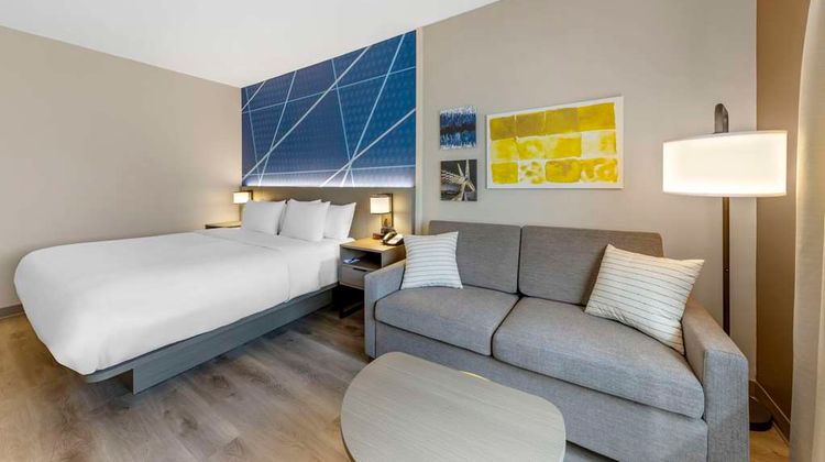 Comfort Inn & Suites Oklahoma City North Room