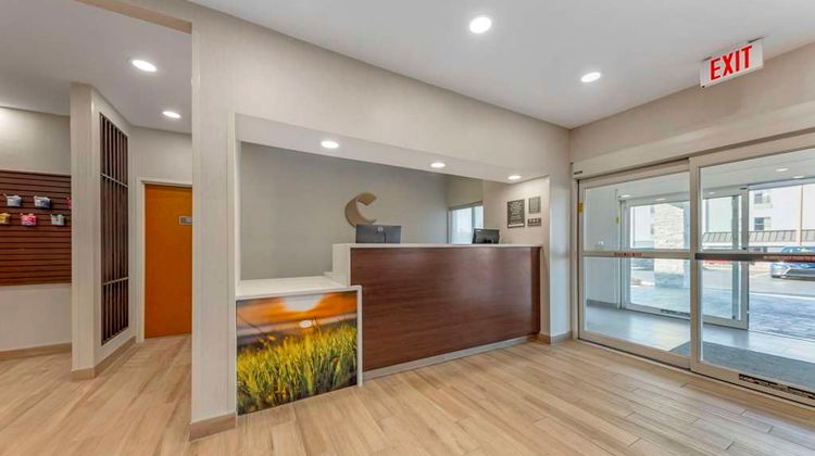 Comfort Inn & Suites Oklahoma City North Lobby