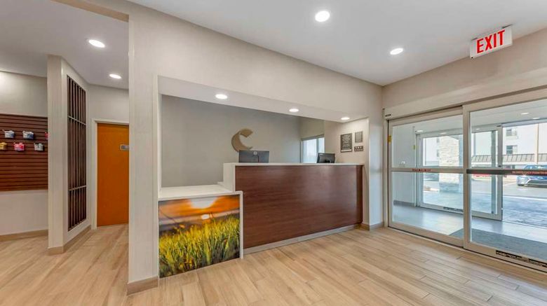 <b>Comfort Inn & Suites Oklahoma City North Lobby</b>. Images powered by <a href="https://iceportal.shijigroup.com/" title="IcePortal" target="_blank">IcePortal</a>.